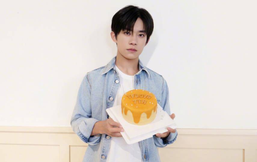 亚洲|《亚洲超星团》真能吹，拟邀易烊千玺Lisa为导师，网友：口气太大