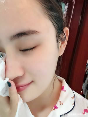 严重“带货一姐”薇娅节目上卸妆,素颜颜值严重降低,皮肤状态很真实