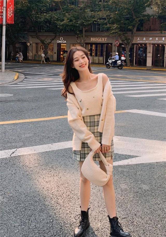 面料 今春流行的奶茶色“开衫”,温柔恬静又大方,尽情演绎气质淑女范