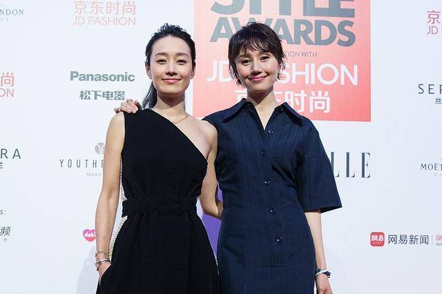 鱼尾 短发袁泉配长发马伊琍，画面不要太和谐，两人优雅恬静女人味十足
