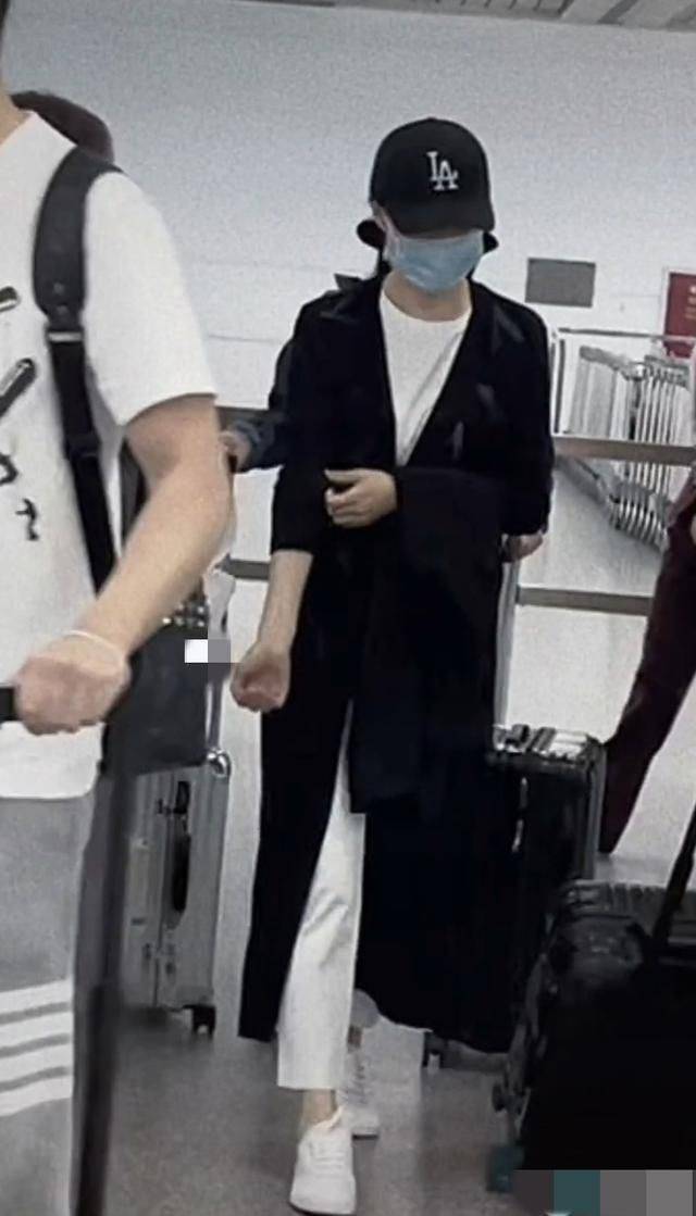 漂亮 周涛被刻意美化成气质女神,素颜很大众并不漂亮,就是普通老人!