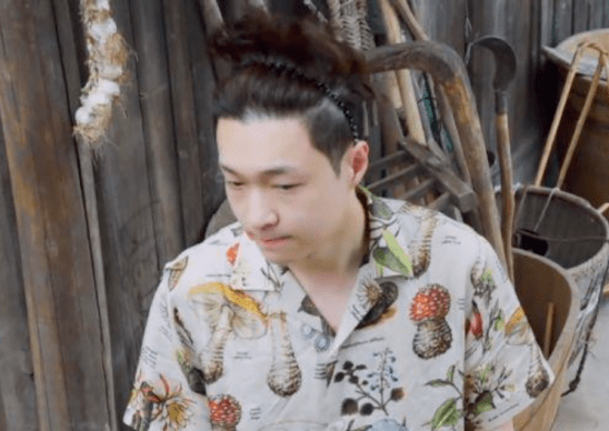 全无 张艺兴真实素颜照流出，皮肤松弛，仪态全无，29岁就疲态尽显