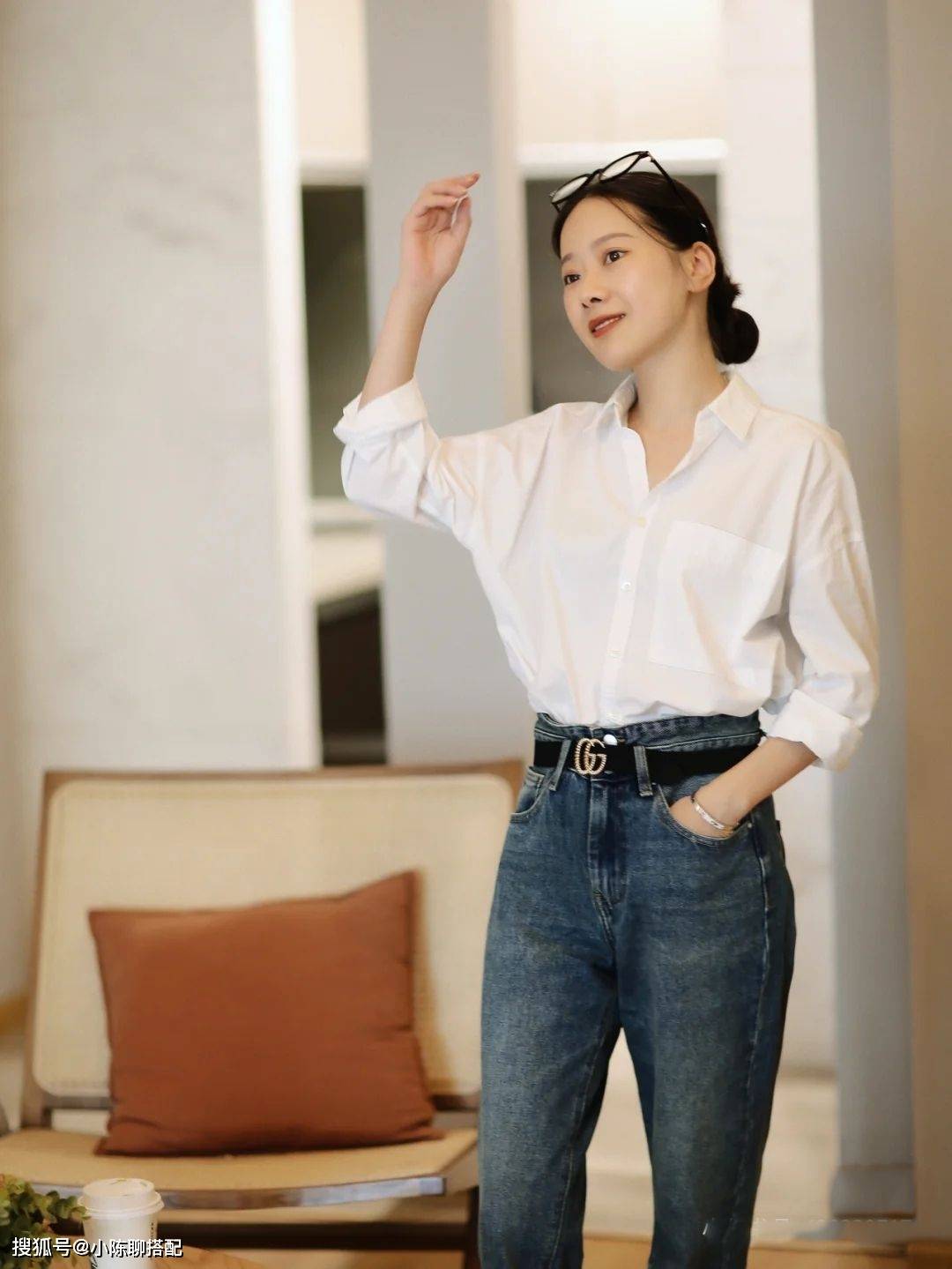 真丝 入秋后60岁女人少穿“奶奶装”，学时髦精这样搭，成熟大气好高级