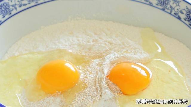 葱花|早餐不用出去买,一碗面粉加2鸡蛋,营养丰富味道好,2分钟出锅