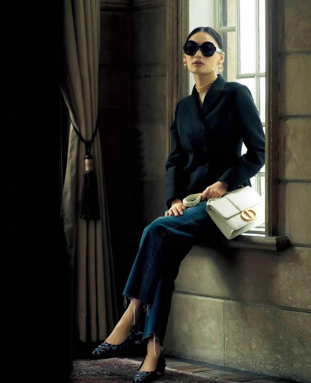 曲线 穿对黑色，我有一套！大女人风的“黑色穿搭”大赏，40+女人必学