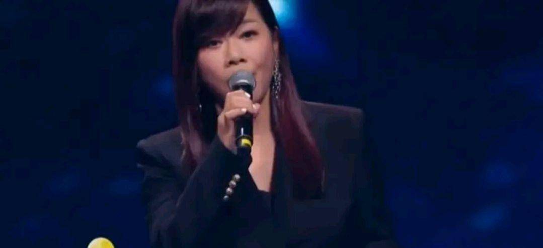 身材 女明星在照片里个个颜值佳身材好，可到了晚会就全都暴露了