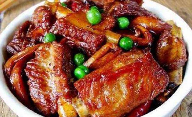 怎么做红烧排骨简单点 4cdd13ed2673413791024c3769d43fdd.jpeg