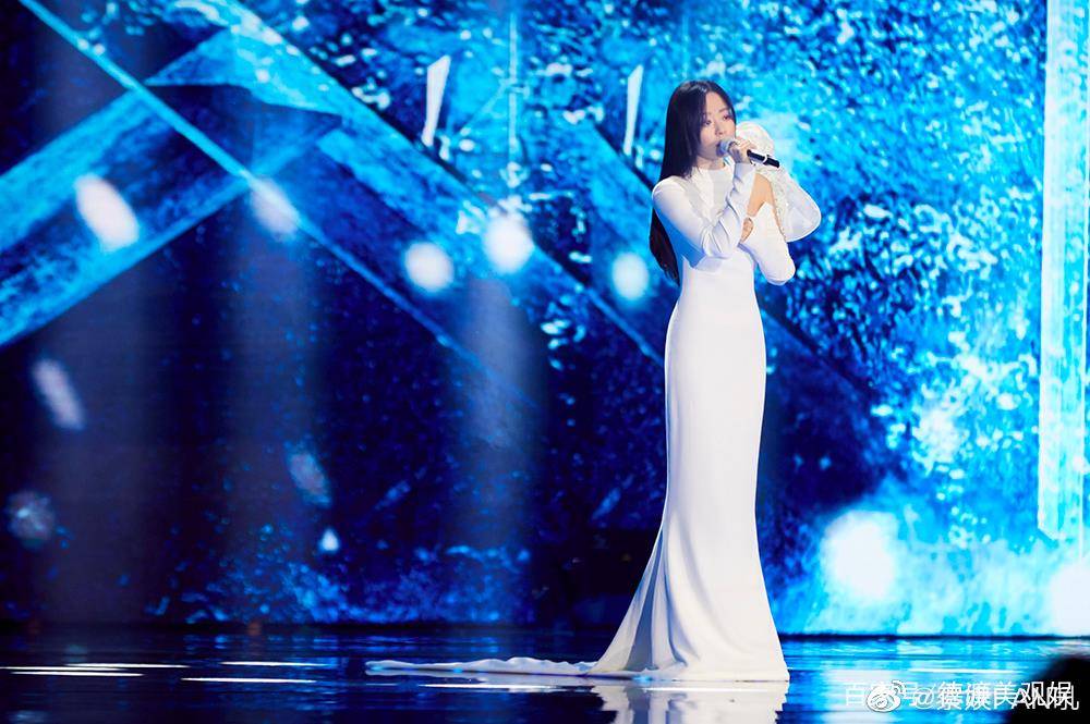 胡杏儿 大湾区中秋晚会：温碧霞露肩妩媚，赵丽颖又仙又欲，舒淇惊艳全场