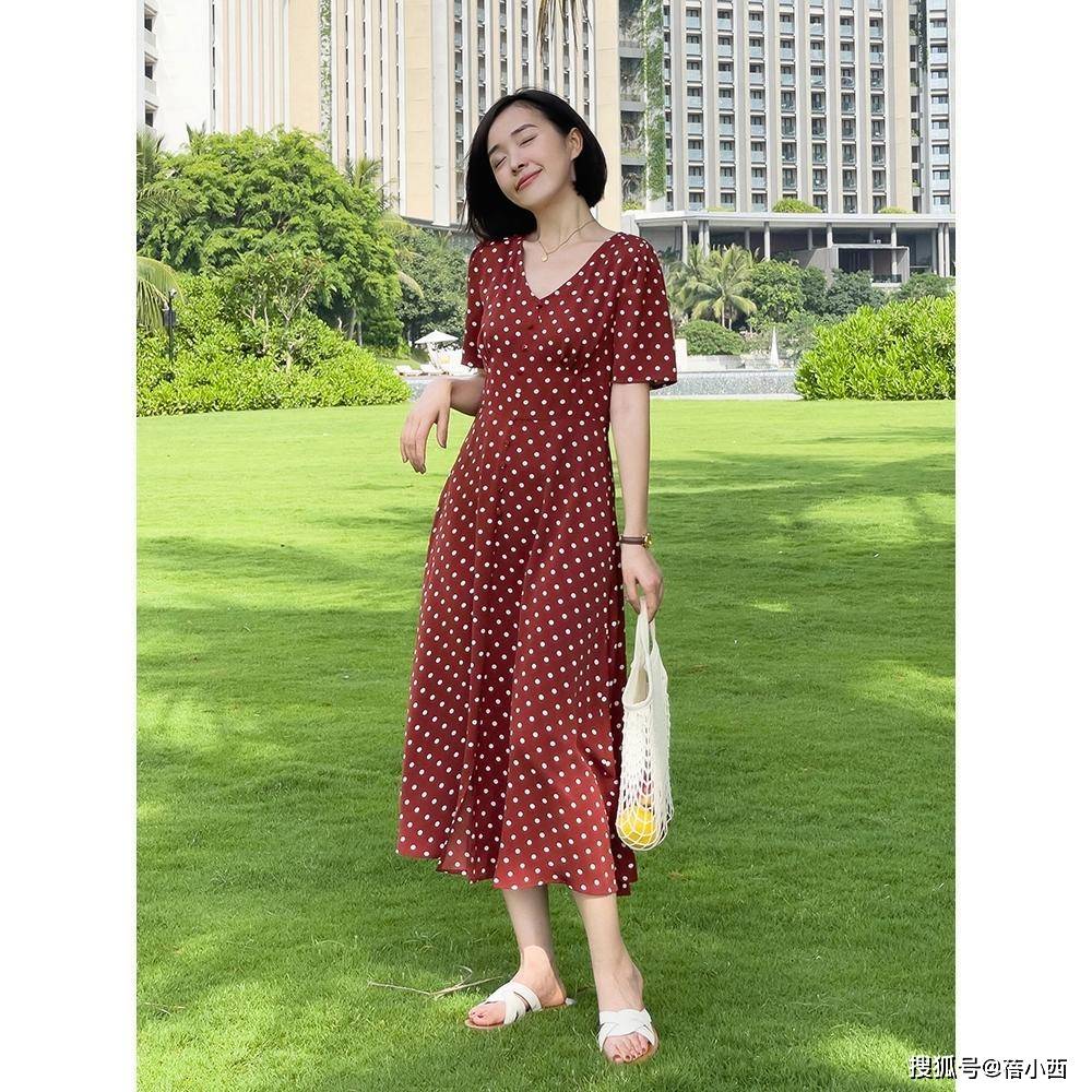 职场 职场女性会打扮比身材好更重要，拥有这5件单品，优雅又有女人味