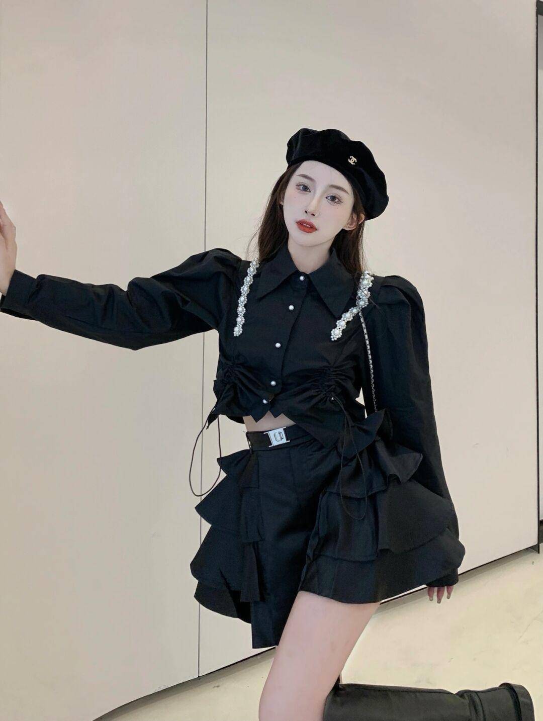 黑色 不要追求过度露肤，适度的才是精髓，教你如何轻松打造复古纯欲风