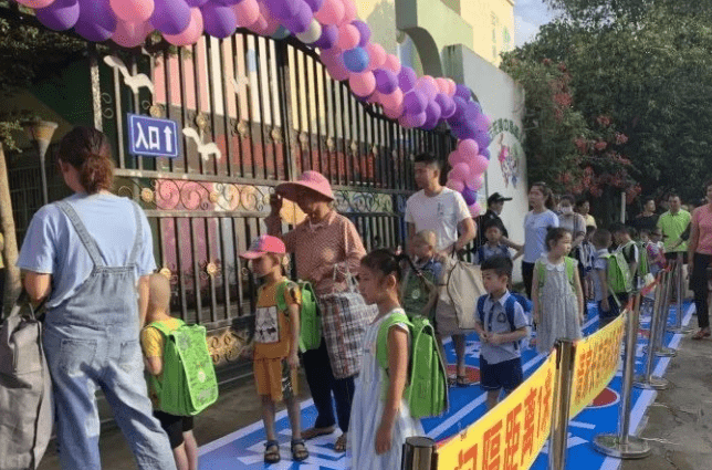 成本|多地幼儿园现状,从门庭若市到门可罗雀,终于理解为何鼓励三胎了