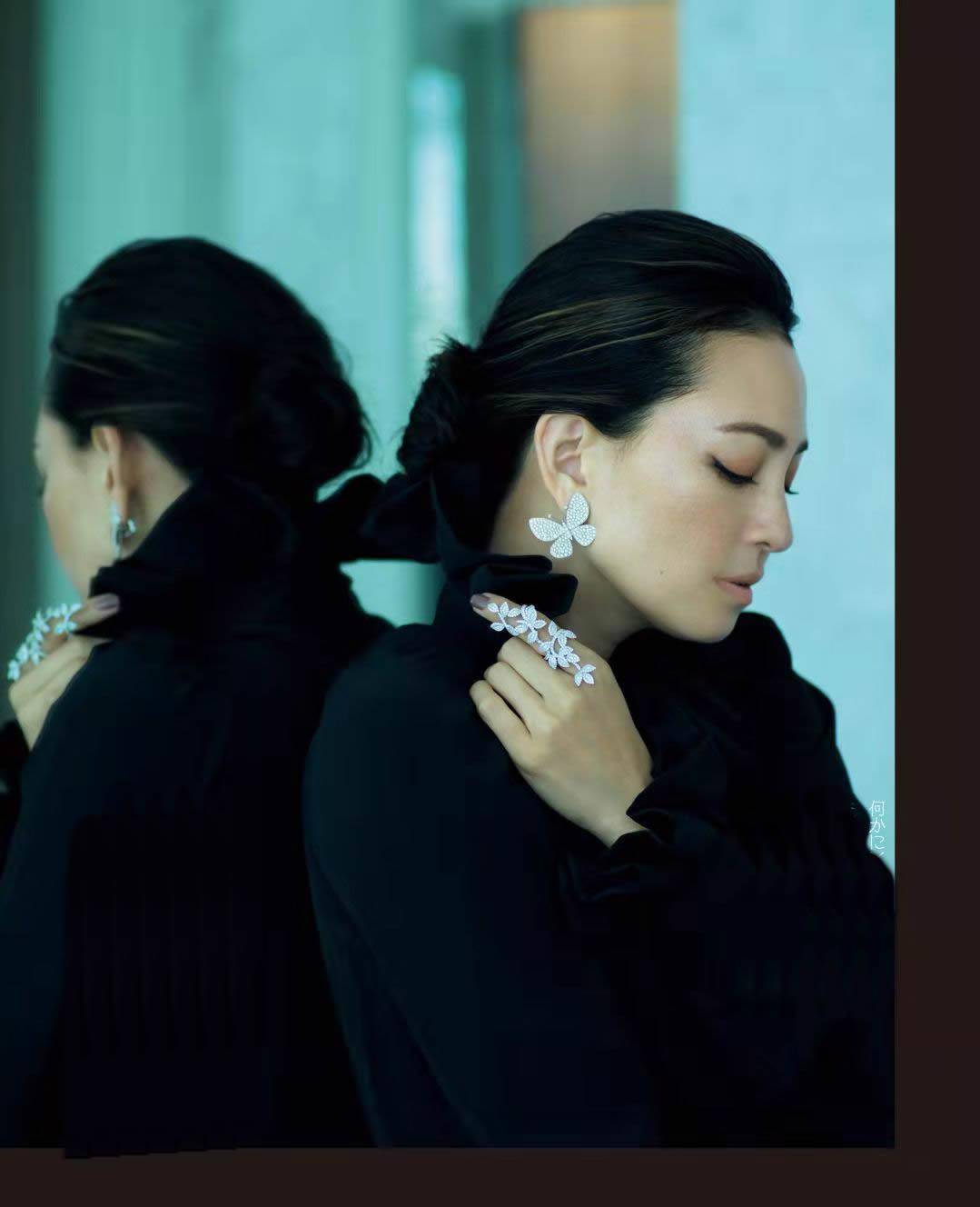 曲线 穿对黑色,我有一套!大女人风的“黑色穿搭”大赏,40+女人必学