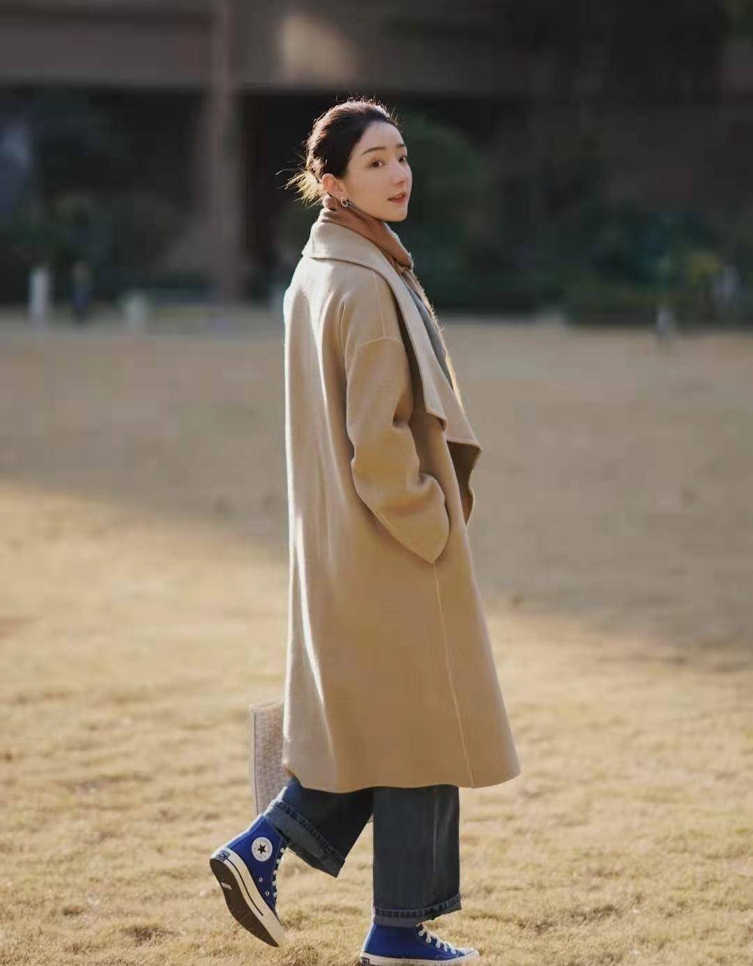 黑色 时尚轮回，买大衣首选“经典色”，不过时的时髦