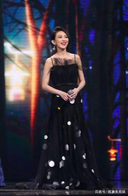 胡杏儿 大湾区中秋晚会:温碧霞露肩妩媚,赵丽颖又仙又欲,舒淇惊艳全场
