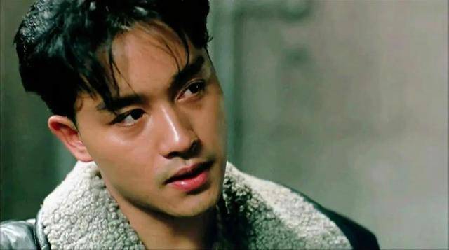 情侣|1991年，钟楚红和发哥、张国荣演情侣，凭两支舞就征服了观众2