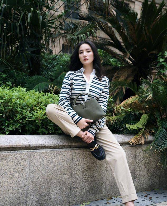 身材 真正见过大场面的女人，很少会穿T恤短裤，看宋佳就知道了