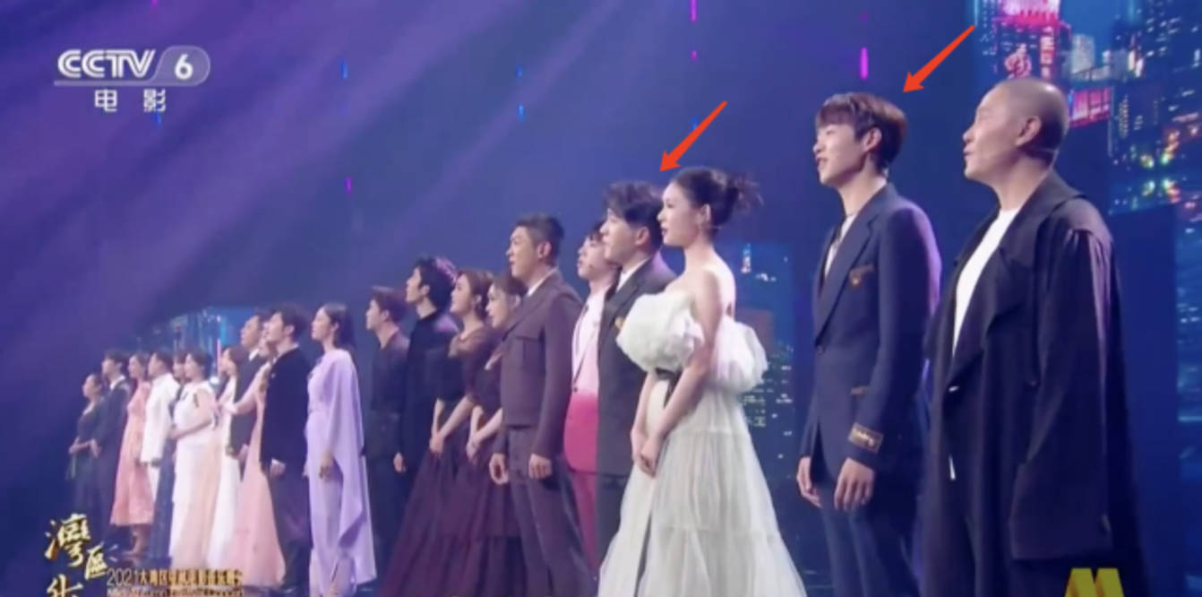 魏大勋杨幂同台演唱 fc6b21a1d4db4db48ecb2892b8ccdc71.jpeg