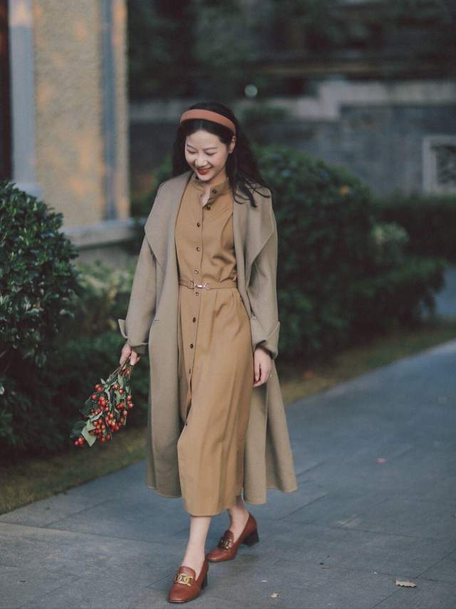 魅力 普通女生怎么穿显高又显瘦？针织衫搭配阔腿裤，不光高级还很减龄