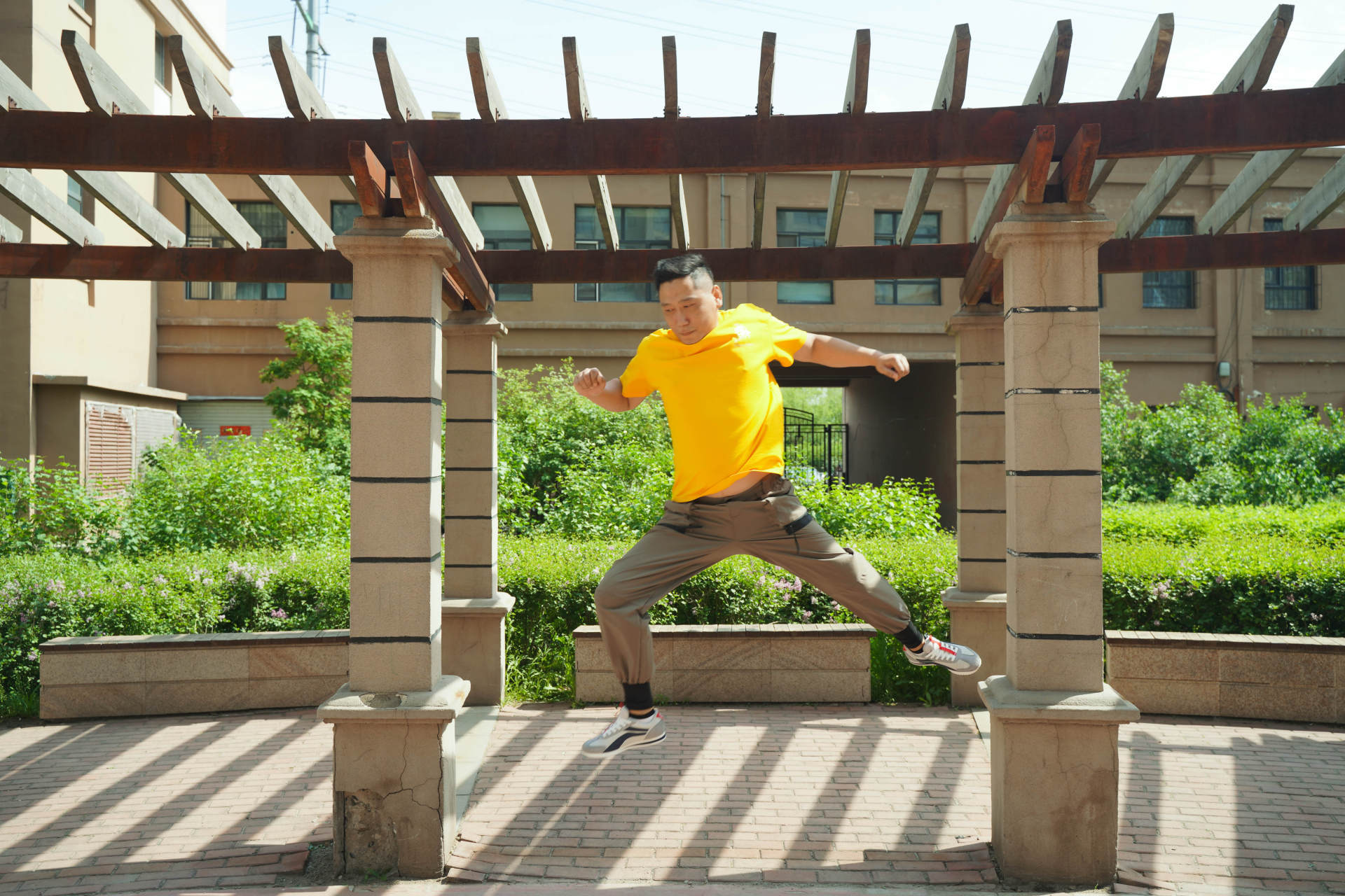 整体 夏天怕晒黑,穿裤子还嫌热?fooxmet风谜吸湿速干休闲裤能解决