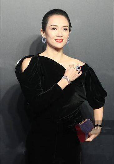 设计 当陈乔恩与章子怡同穿露肩长裙, 网友 终于知道冻龄和童颜差距了