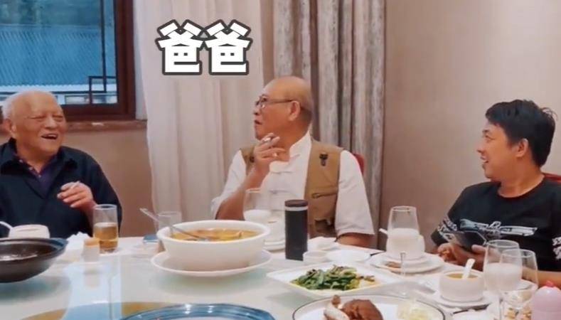 三四人聚会吃什么 0ee9a042baa84dd2b2ea0c672d17c70d.jpeg