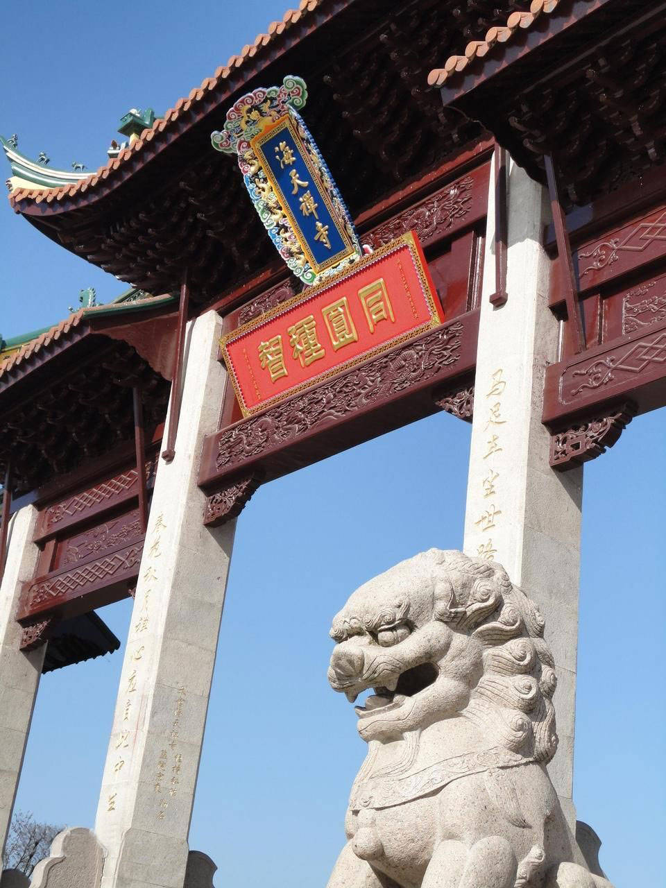 被当地人称为"红庙"的太仓市海天禅寺