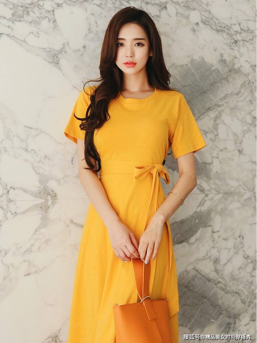 设计 黄色连衣裙搭配黄色高跟鞋精致时尚,说不尽的温柔可人