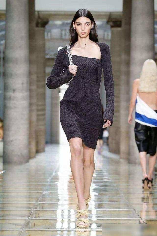 显得 真正优雅高级的女人,都懂得用一条针织裙,穿出秋天的风情万种