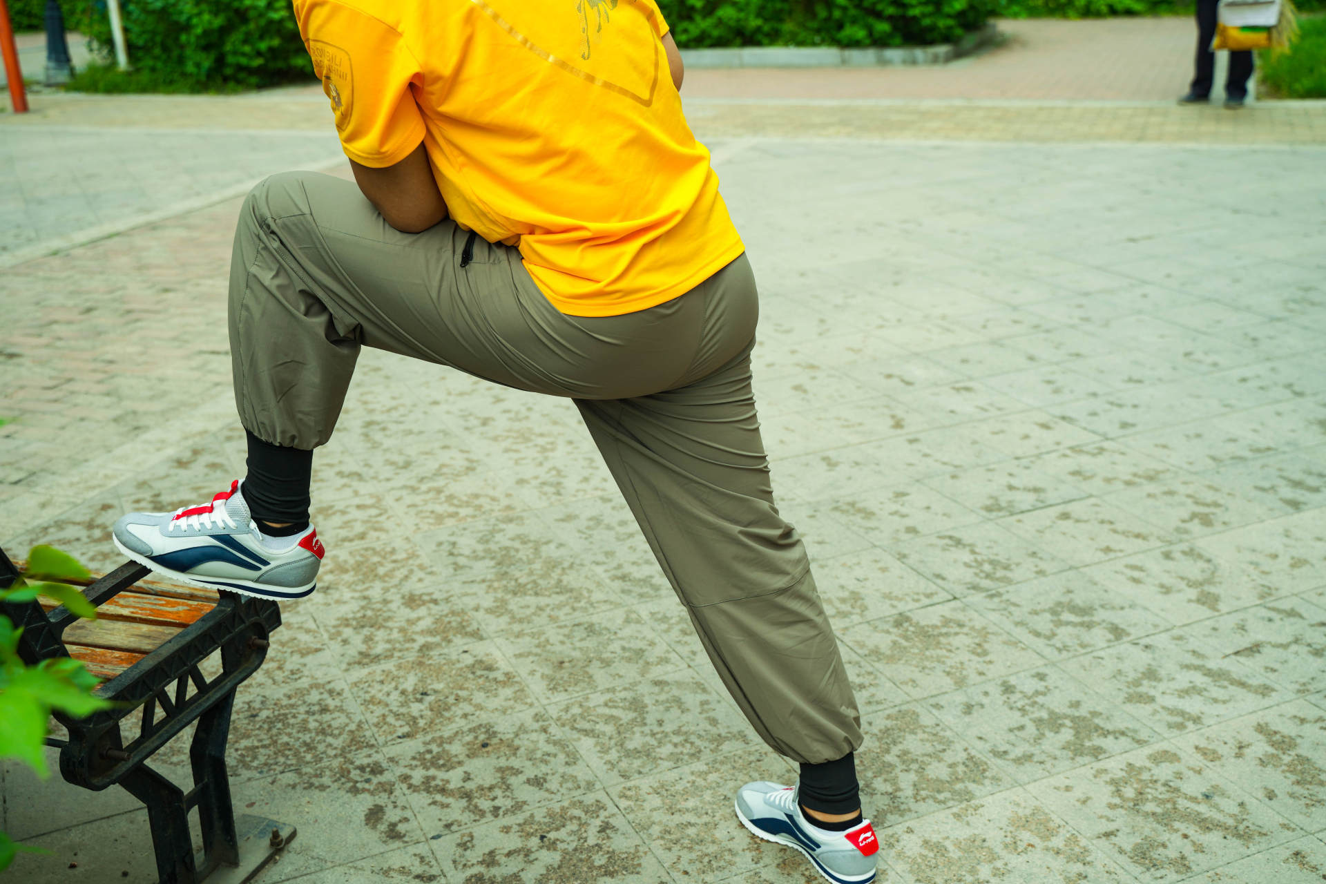 整体 夏天怕晒黑,穿裤子还嫌热?fooxmet风谜吸湿速干休闲裤能解决