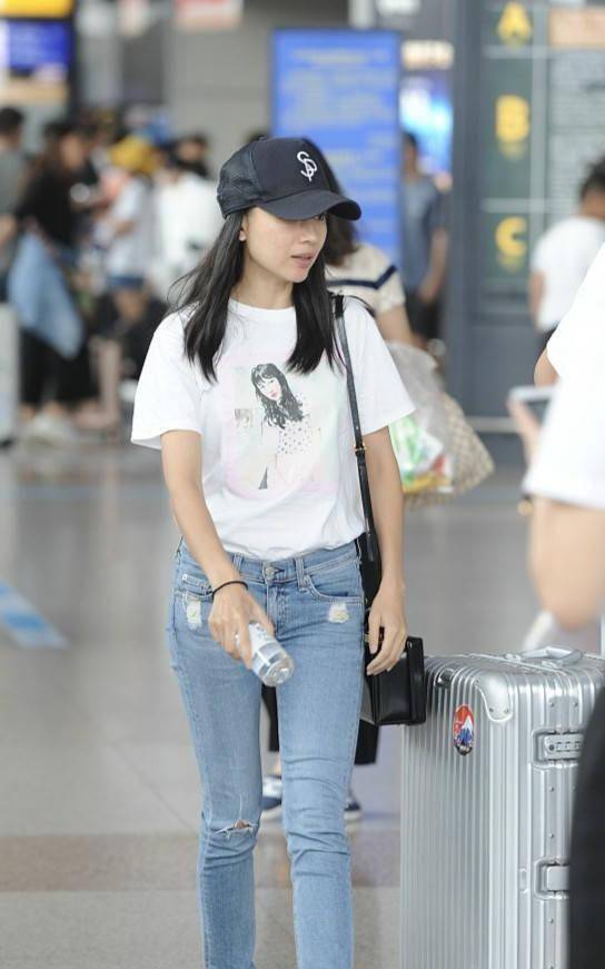 状态 董洁去参加培训班，没滤镜暴露真实颜值，素颜憔悴苍老了很多