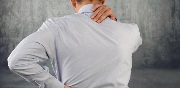 肾脏|肾不好多喝水,水能清毒素?医生:只会让肾脏负担更加重!