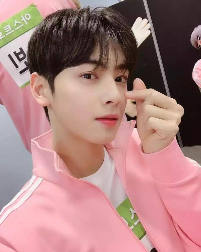 偶像 韩网盘点“最适合粉色服装”的男偶像，大家会立刻想到谁呢？