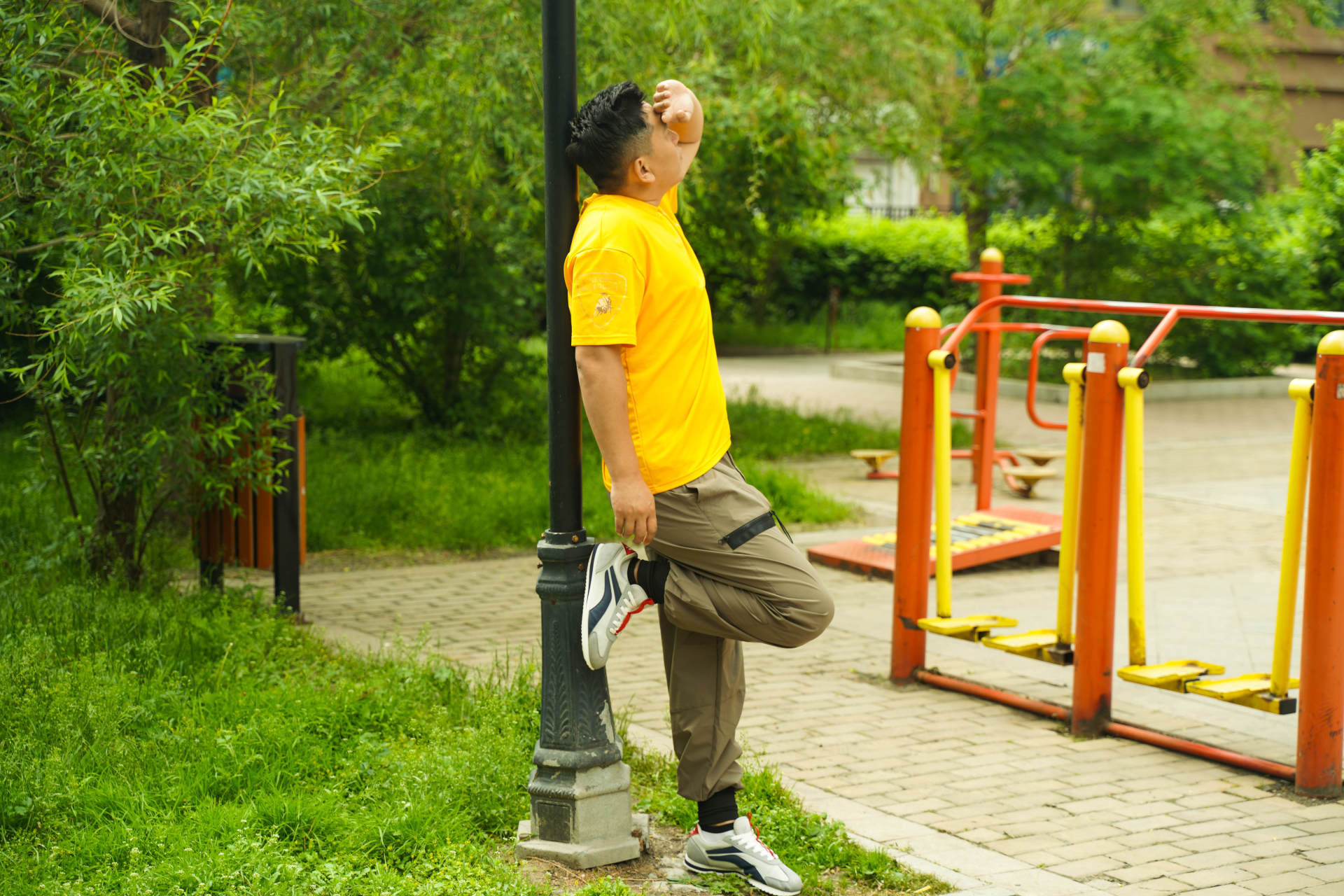 整体 夏天怕晒黑,穿裤子还嫌热?fooxmet风谜吸湿速干休闲裤能解决