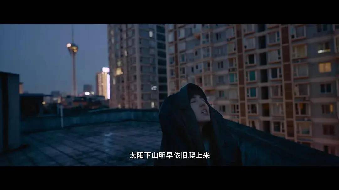 梦境的启示，与男友母亲共居的微妙情感与梦境解析