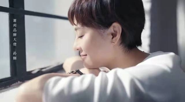 身姿 孙俪靠实力拿下顶奢代言！穿紧身裤轻松秀一字马，身姿轻盈哪像38