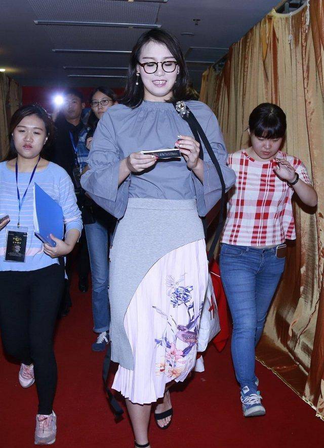 傅园慧 美透了！大大咧咧的奥运冠军穿裙子，原来女汉子也有娇俏的一面