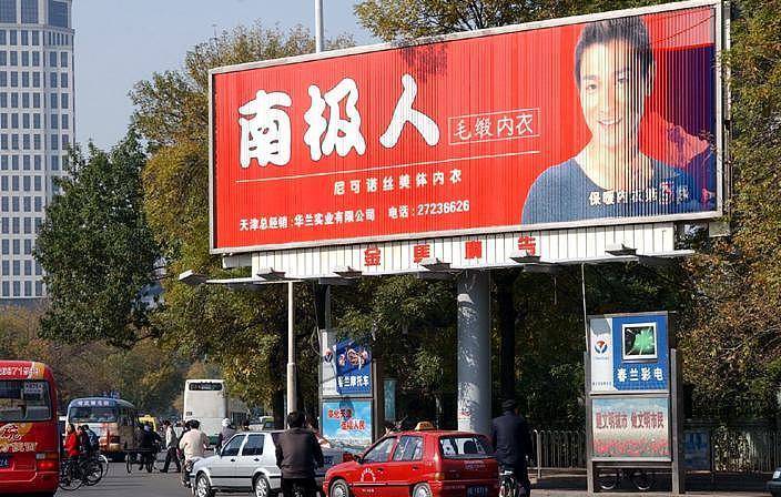 品牌 不卖衣服只卖吊牌？忽悠国人12年，现市值蒸发430亿