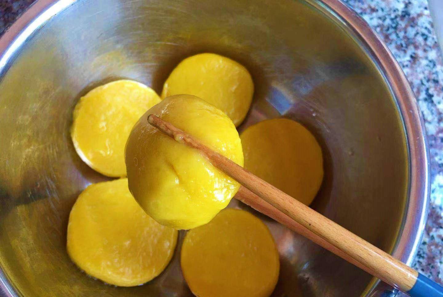 食谱|简单几步,在家就能吃上三响炮,软糯香甜,吃一口便停不下来