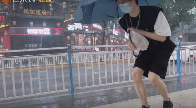 因为|陈瑞丰没磨皮镜头曝光,展现真实颜值,为周扬青买早餐细节满分