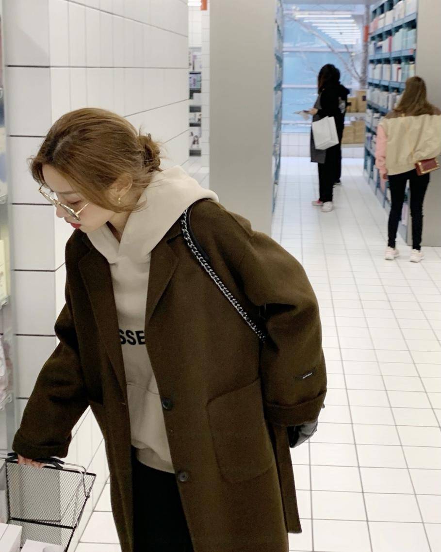 身材 毛呢外套不能乱穿，这几个搭配思路值得借鉴，远离拖沓，高级精致