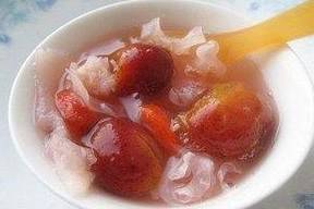 肾脏|高血压的4大危害，严重者可能失明，常吃三种食物比降压药更管用