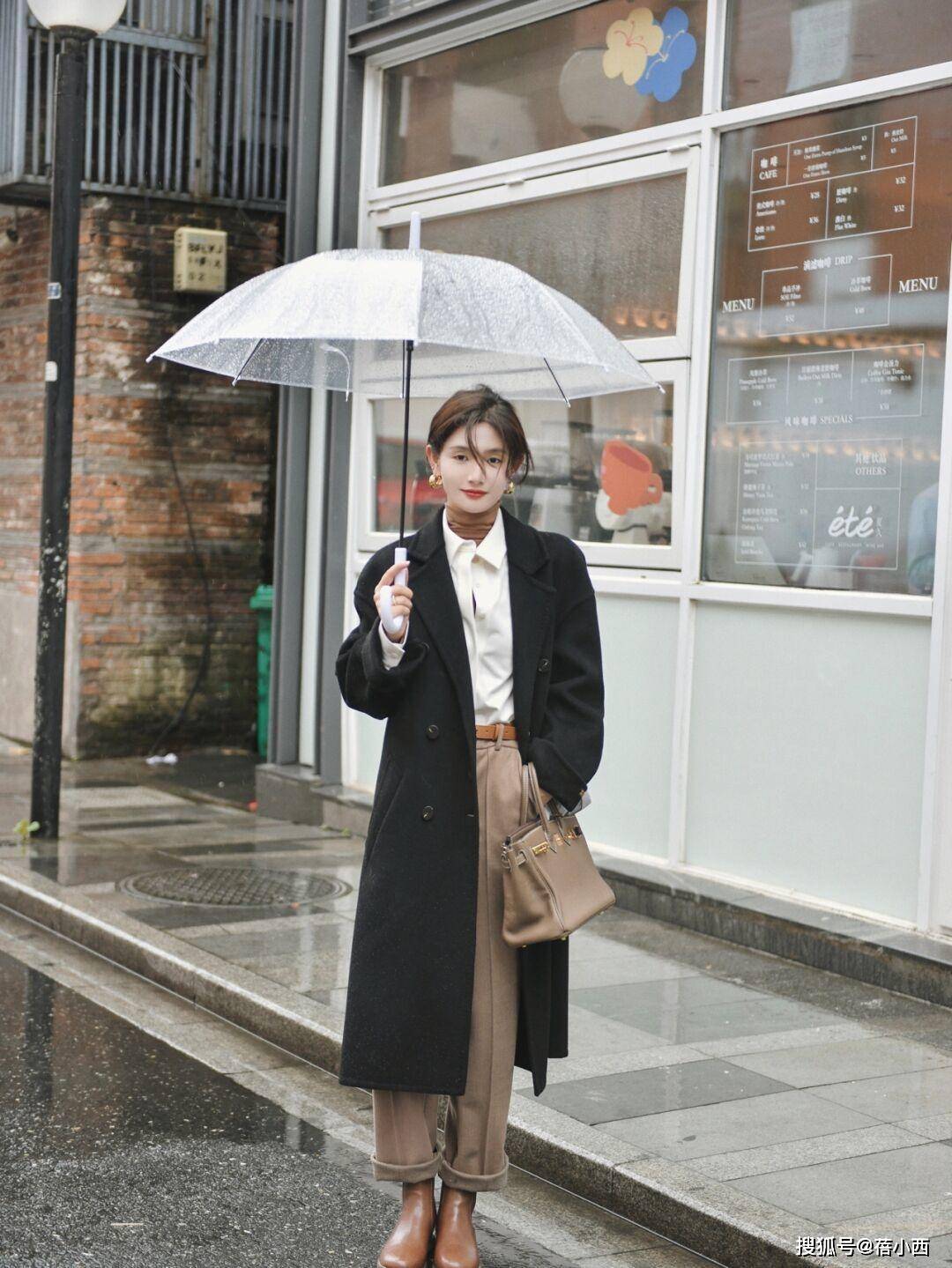 上装 真正懂时尚的女人，秋季穿搭首选“大地色”衣服，知性优雅又高级