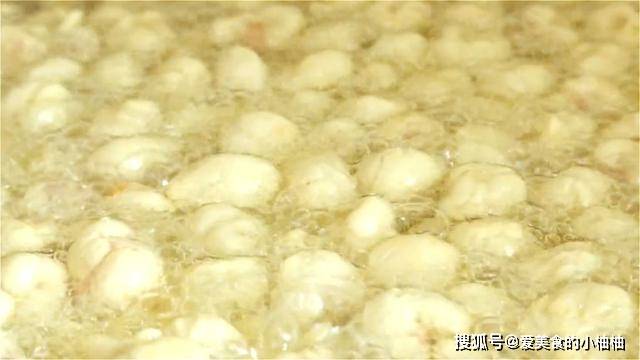 做法|花生米加2个鸡蛋,没想到这么好吃,外酥里脆,当零食下酒都可以