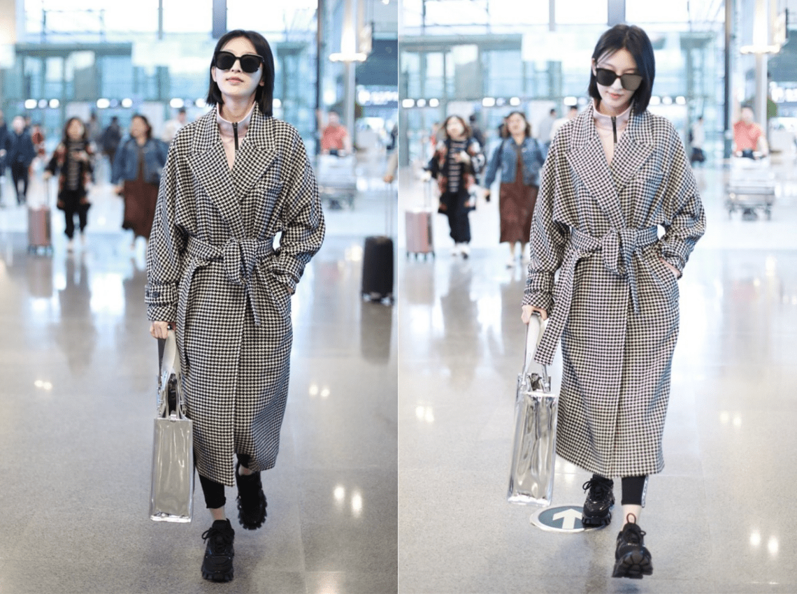 黑色 张俪169cm的身高真没浪费,超长大衣都完美驾驭,一般人都不敢穿