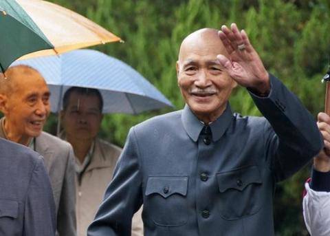 值得一提的是,当时蒋介石还特地嘱咐陈布雷:"对于先母的身世,望在家谱