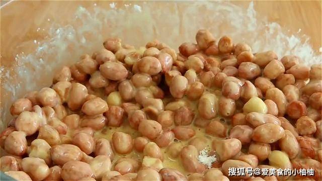 做法|花生米加2个鸡蛋,没想到这么好吃,外酥里脆,当零食下酒都可以