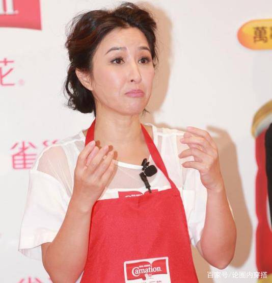 颜色 关咏荷真是纯天然美女,年过五十做鬼脸好灵活,状态像30多岁
