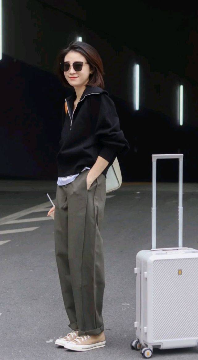 整体 谁说穿黑色服装不好看了？只要会搭配，驾驭起来毫不费力