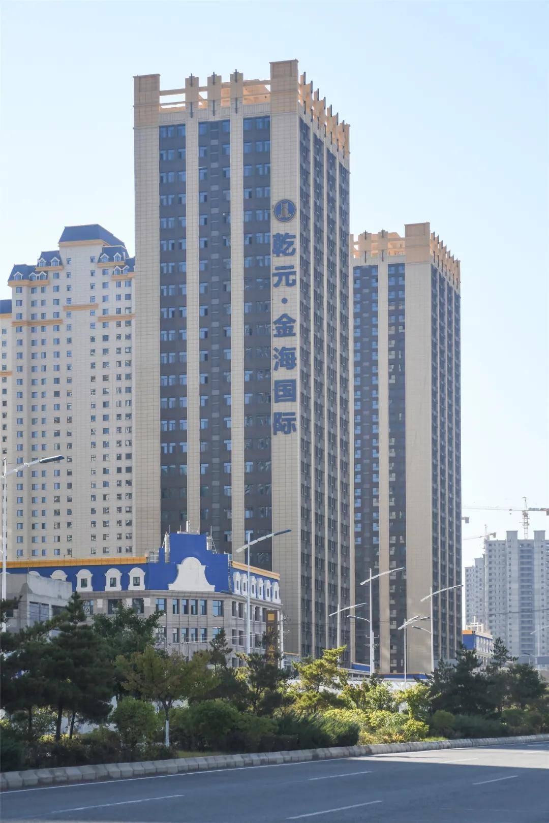 近期面世的乾元·金海国际loft公寓,起价仅为5500元/㎡,面积区区间为