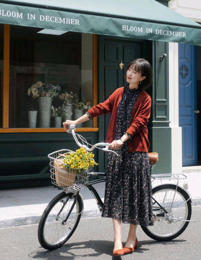 颜色 真正会穿的女人！从不“乱”穿衣，这些秋季穿搭优雅温柔又有气质